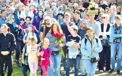 	Diecezjalne spotkanie rozpoczęła Droga Krzyżowa.