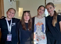 	Uczestniczki (od lewej): Antosia z Pisarzowic, Marysia z Kęt, Marysia i Natalia z Janowic.