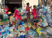 	Segregowanie produktów w magazynie Caritas.