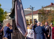 Pomnik Michała Kleofasa Ogińskiego stanął w nowej lokalizacji – w centrum miasta.