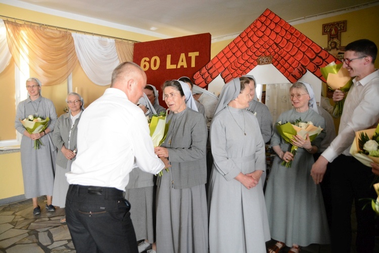 60-lecie Domu Pomocy Społecznej w Kadłubie i posługi sióstr franciszkanek misjonarek Maryi