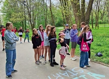 Gra terenowa dla dzieci  z parafii to zawsze okazja,  by zainteresować innych grupą ministrancką  czy scholą