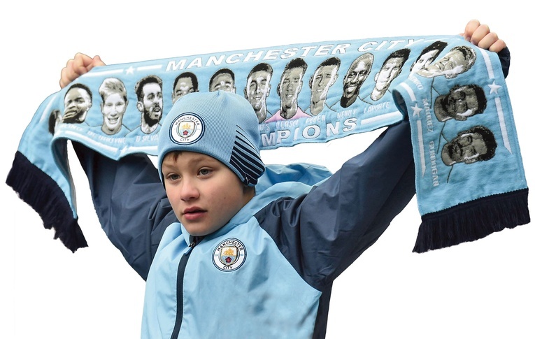 Młody fan Manchesteru City, 10-krotnego mistrza Anglii