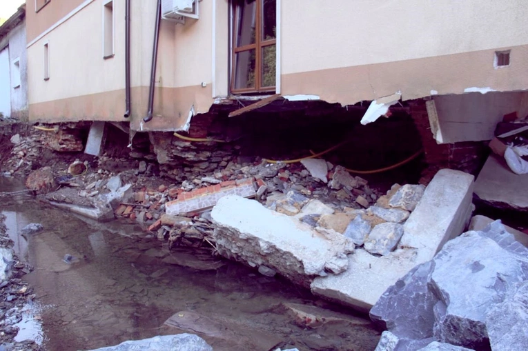 Powódź zabrała dom młodej rodziny w Pokrzywnej