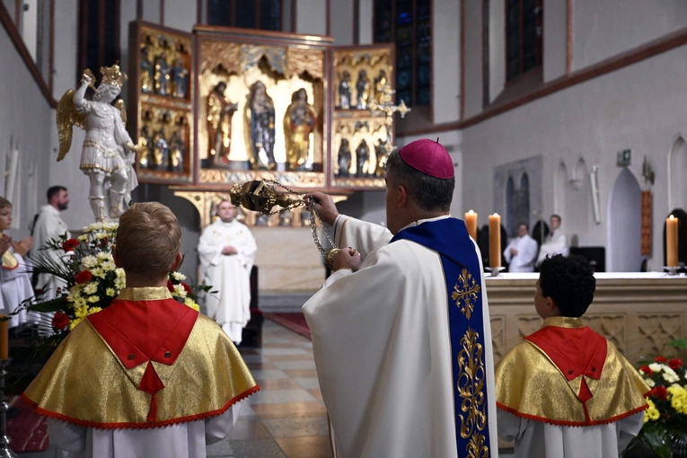 Któż jak Bóg! Nowa figura w katedrze