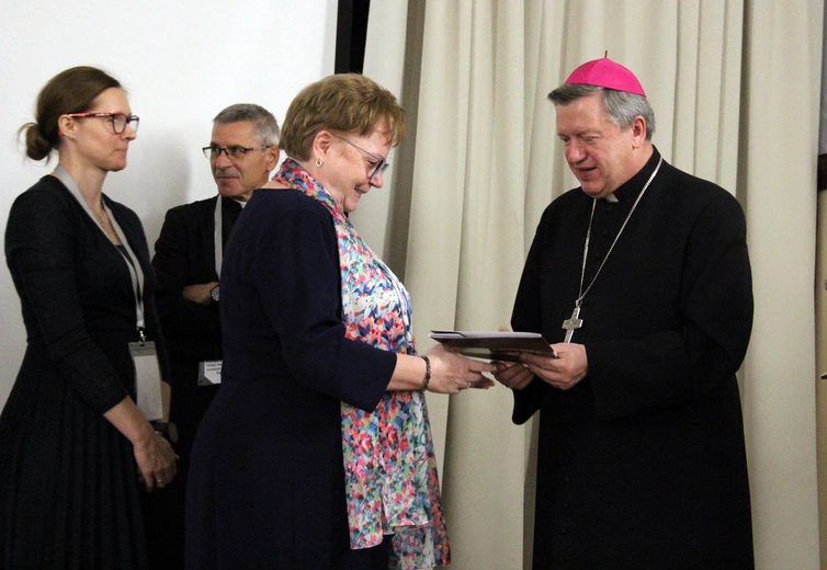 Ogłoszenie syntezy diecezjalnej i wręczenie dekretów członkom komisji synodalnych