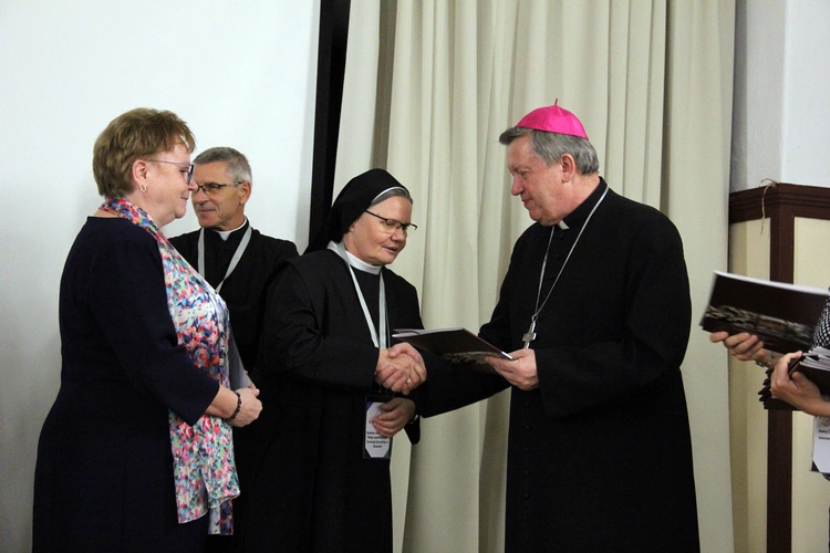 Ogłoszenie syntezy diecezjalnej i wręczenie dekretów członkom komisji synodalnych