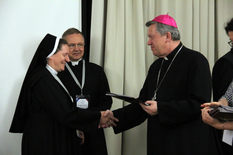 Ogłoszenie syntezy diecezjalnej i wręczenie dekretów członkom komisji synodalnych