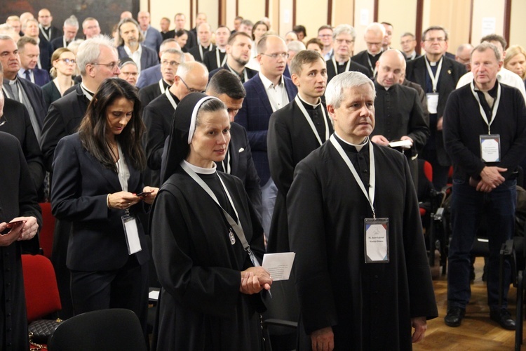 Ogłoszenie syntezy diecezjalnej i wręczenie dekretów członkom komisji synodalnych