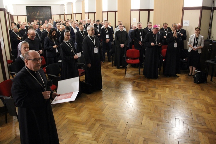 Ogłoszenie syntezy diecezjalnej i wręczenie dekretów członkom komisji synodalnych