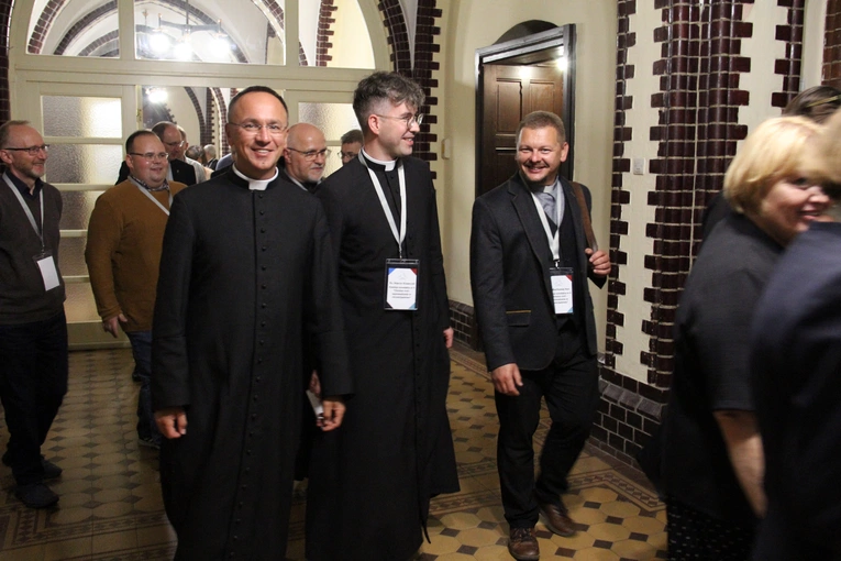 Ogłoszenie syntezy diecezjalnej i wręczenie dekretów członkom komisji synodalnych