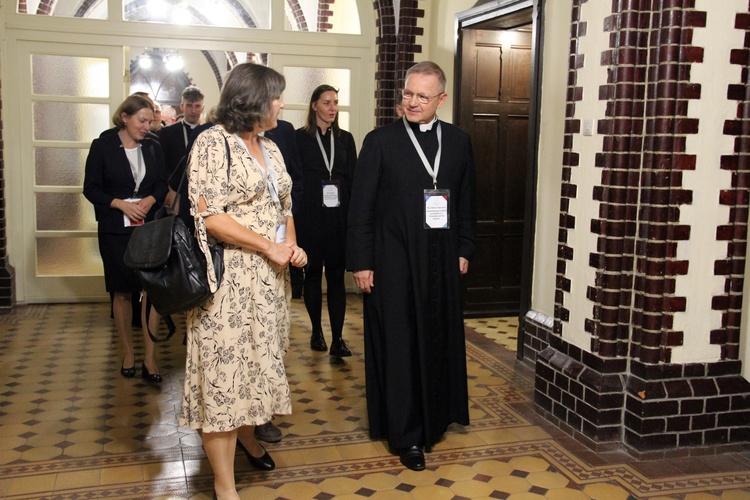 Ogłoszenie syntezy diecezjalnej i wręczenie dekretów członkom komisji synodalnych