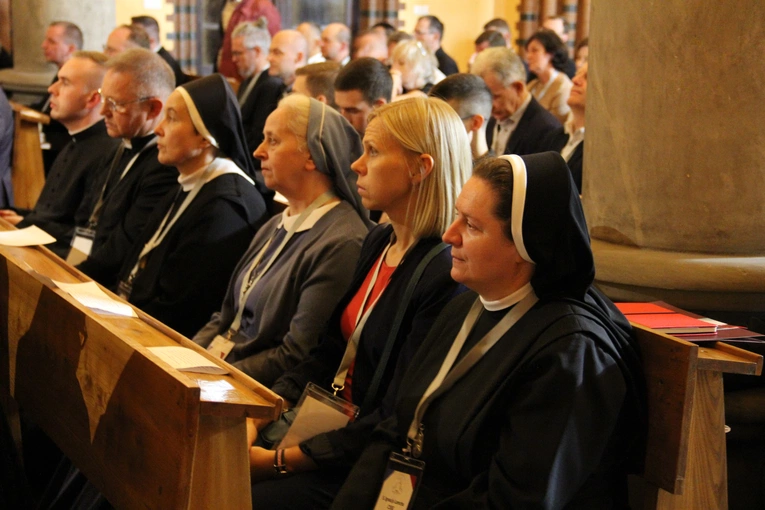 Ogłoszenie syntezy diecezjalnej i wręczenie dekretów członkom komisji synodalnych