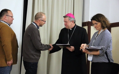 Synod diecezjalny. Członkowie komisji otrzymali dekrety