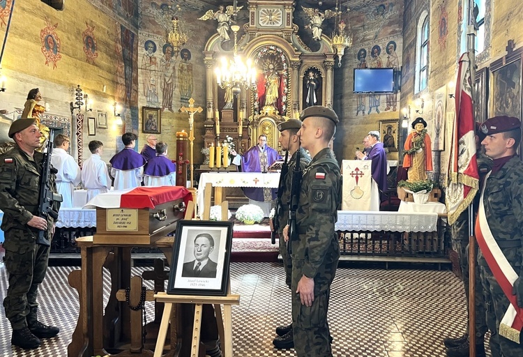 Pogrzeb żołnierza śp. Józefa Lewickiego ps. "Józef" w Szczyrku