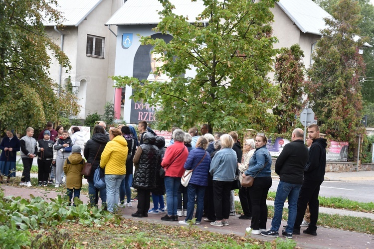 Przasnysz. Koronka na ulicach miast