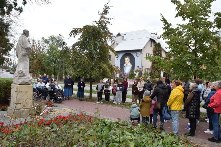 Przasnysz. Koronka na ulicach miast