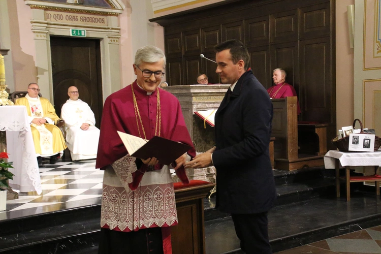 Kapituła Kolegiacka św. Michała doceniła apostolskie zaangażowanie Adama Pawłowskiego, wicedyrektora Domu Pomocy Społecznej "Antoniówka" w Brwilnie k. Płocka.