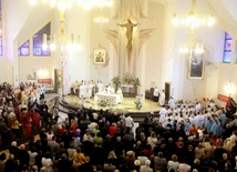 Bogactwo świętych, procesja ofiarności i litania wdzięczności