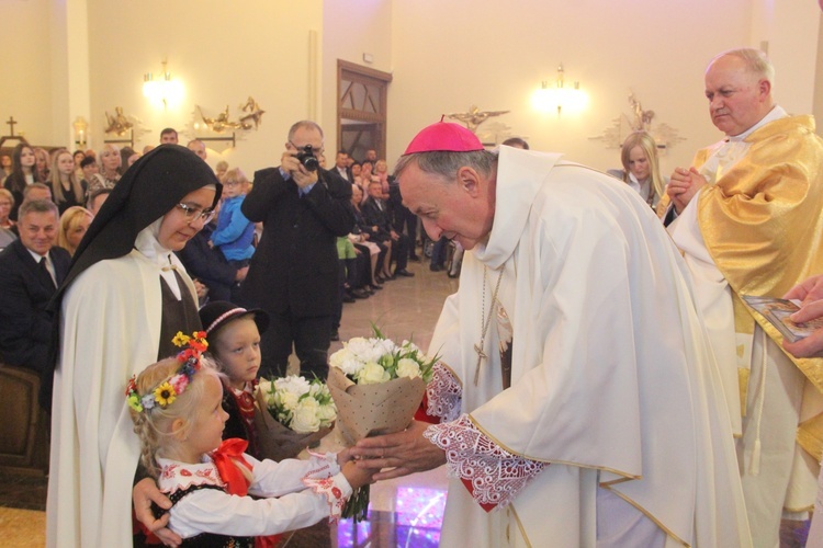 Bogactwo świętych, procesja ofiarności i litania wdzięczności