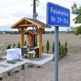 Kolejna rzeźba anioła została poświęcona w Poświętnem