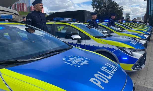 Katowice. Policja ma 85 nowych, hybrydowych radiowozów 