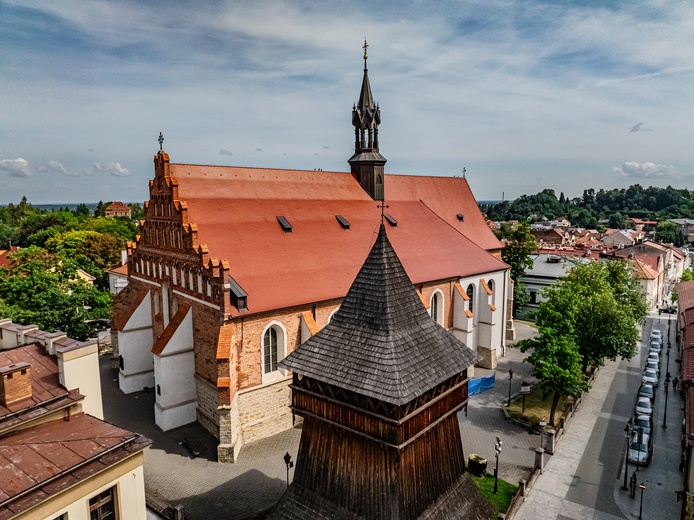 Matka Boża Bocheńska i bazylika na zdjęciach