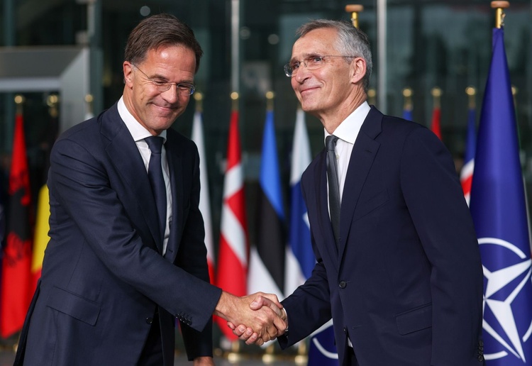 Mark Rutte (L) i Jens Stoltenberg 