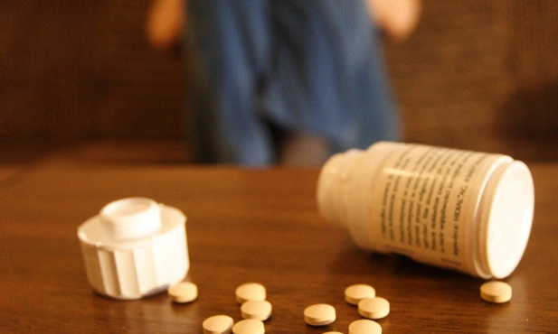 Na mostach instalowane są tabliczki dla osób w kryzysie depresji