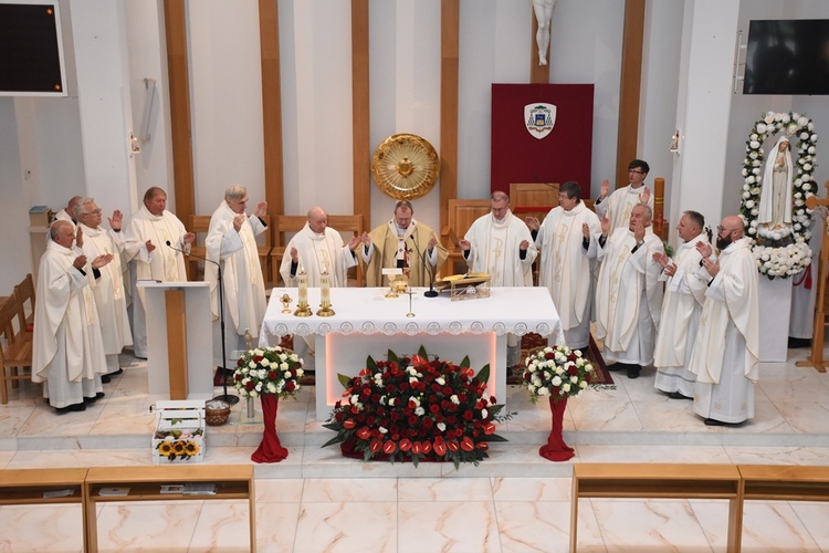 Na Aniołkach stanął pomnik św. Jana Pawła II