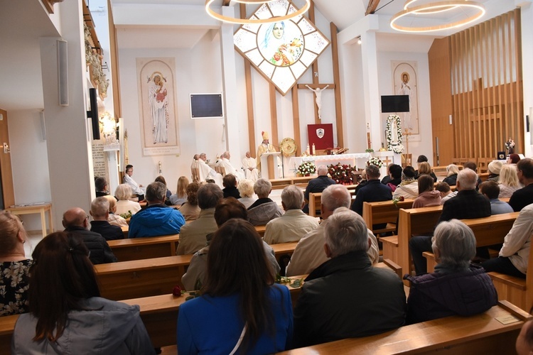 Na Aniołkach stanął pomnik św. Jana Pawła II