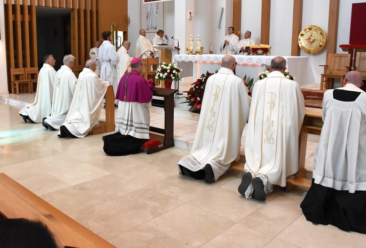 Na Aniołkach stanął pomnik św. Jana Pawła II