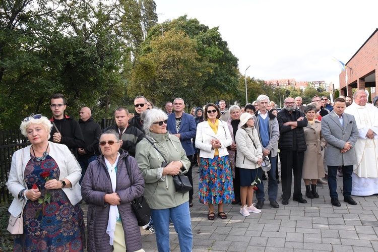 Na Aniołkach stanął pomnik św. Jana Pawła II