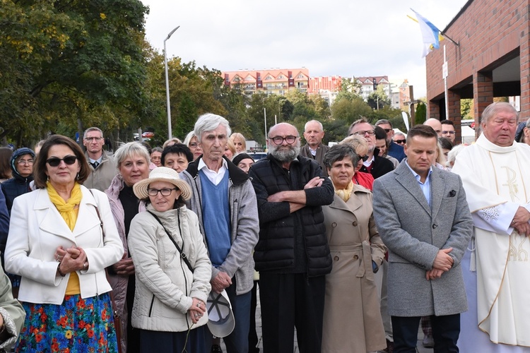 Na Aniołkach stanął pomnik św. Jana Pawła II