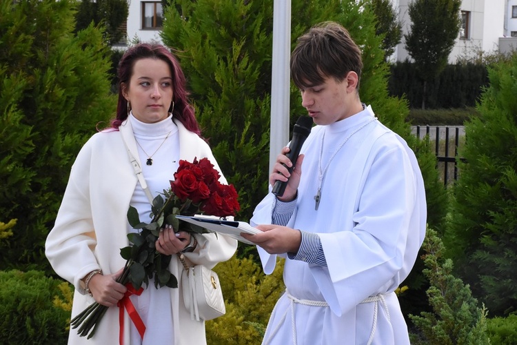 Na Aniołkach stanął pomnik św. Jana Pawła II