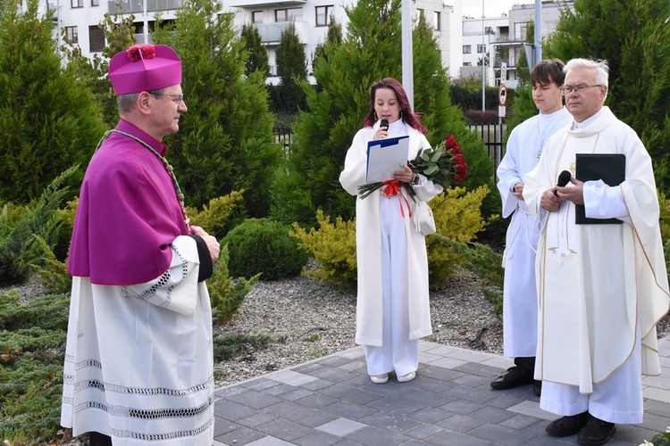 Na Aniołkach stanął pomnik św. Jana Pawła II