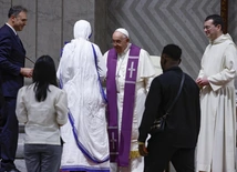 Papież spotyka się z uczestnikami synodu