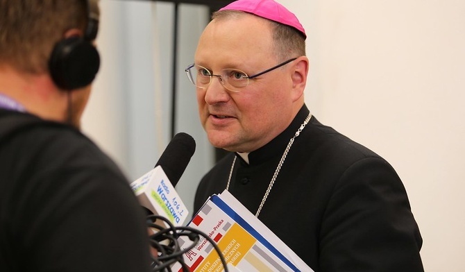  Bp Grzybowski: Synod o synodalności jest rozeznawaniem współczesnych „znaków czasu”