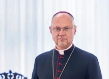 Sławomir Oder – biskup diecezji gliwickiej, był postulatorem procesu beatyfikacyjnego i kanonizacyjnego Jana Pawła II. Jest jednym z delegatów KEP na październikowe zgromadzenie Synodu w Rzymie.