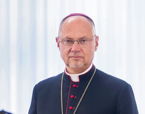 Sławomir Oder – biskup diecezji gliwickiej, był postulatorem procesu beatyfikacyjnego i kanonizacyjnego Jana Pawła II. Jest jednym z delegatów KEP na październikowe zgromadzenie Synodu w Rzymie.