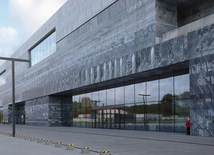 	Muzeum Historii Polski mieści się na Cytadeli Warszawskiej. Gmach o powierzchni 44 tys. m kw. został oddany do użytku we wrześniu 2023 r.