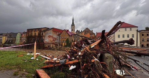 Dramatyczne skutki powodzi mogły być mniejsze. Czego zabrakło?