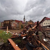 Dramatyczne skutki powodzi mogły być mniejsze. Czego zabrakło?