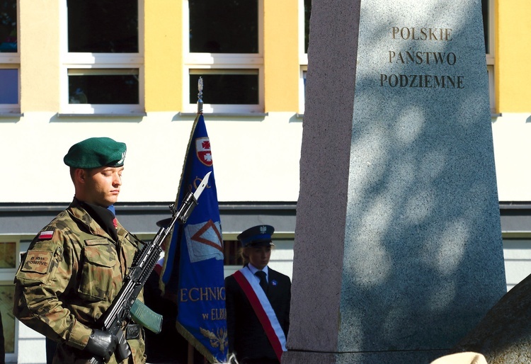 Obchody w Elblągu tradycyjnie odbywają się przy pomniku Polskiego Państwa Podziemnego.