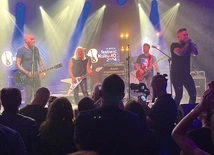 Od lat imprezę rozpoczyna koncert gwiazd polskiej muzyki rockowej, zachęcających do profilaktyki zdrowotnej.