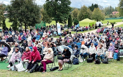 Kongres odbył się na gietrzwałdzkich błoniach.