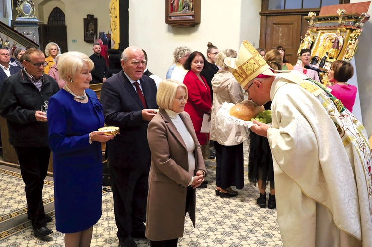 	Mszy Świętej przewodniczył bp Marek Mendyk. Wzięli w niej udział członkowie wspólnoty, którzy rozpoczynali swoją formację w tej parafii.