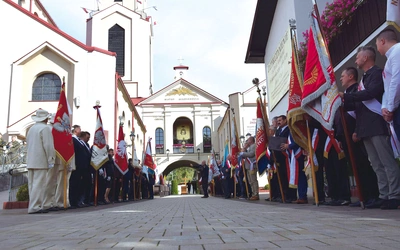 Uczestnicy w skarżyskiej Ostrej Bramie.