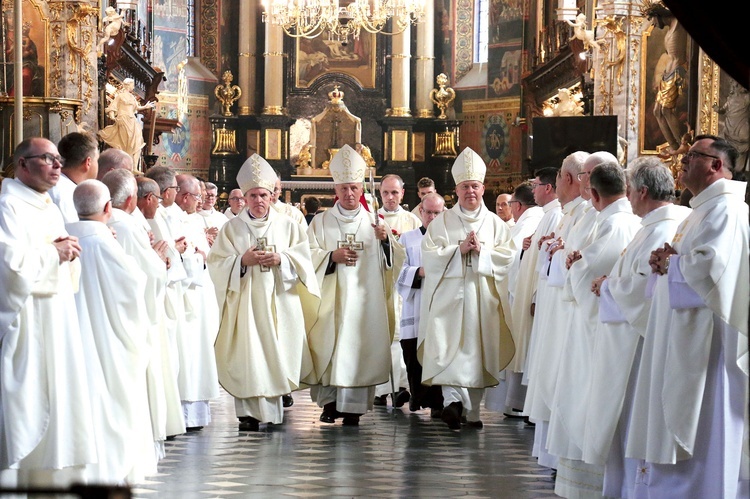 Eucharystię wraz z księżmi z diecezji radomskiej i sandomierskiej celebrowali biskupi Marek Solarczyk, Krzysztof Nitkiewicz i Piotr Turzyński.