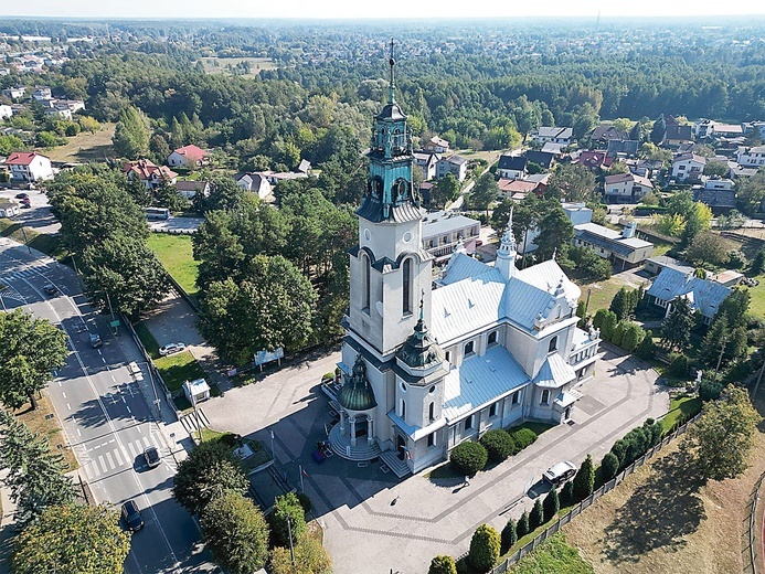 Pionkowska świątynia z lotu ptaka.